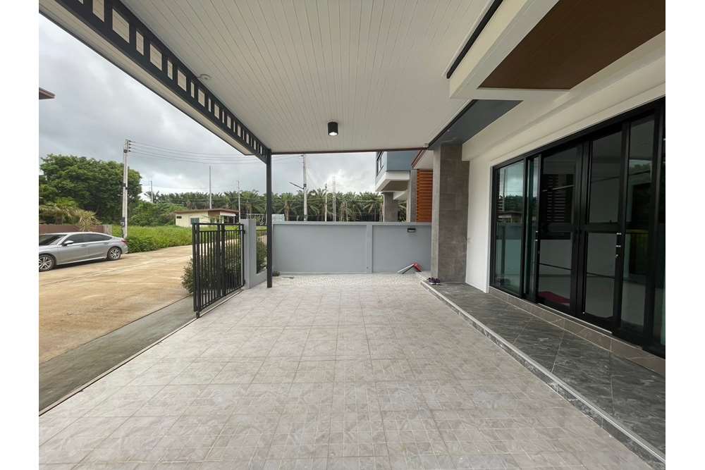 รูป [920281015-35] Townhome for sale in saithai - รูปที่ 4/29