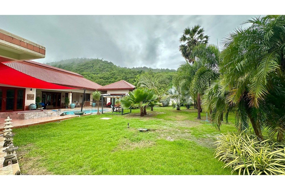 รูป [920011003-108] บ้านหรูหรา 5 ห้องนอนพร้อมสระว่ายน้ำส่วนตัว - รูปที่ 22/46