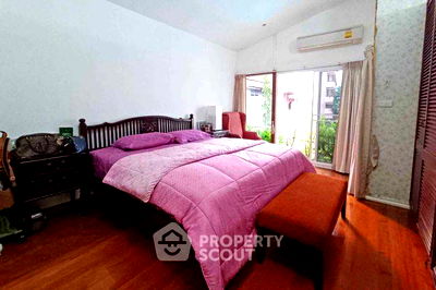 Condos for sale Rama 3 Road : 4-BR Condo at Premier Condominium near BTS Phrom Phong (ID 2428853)