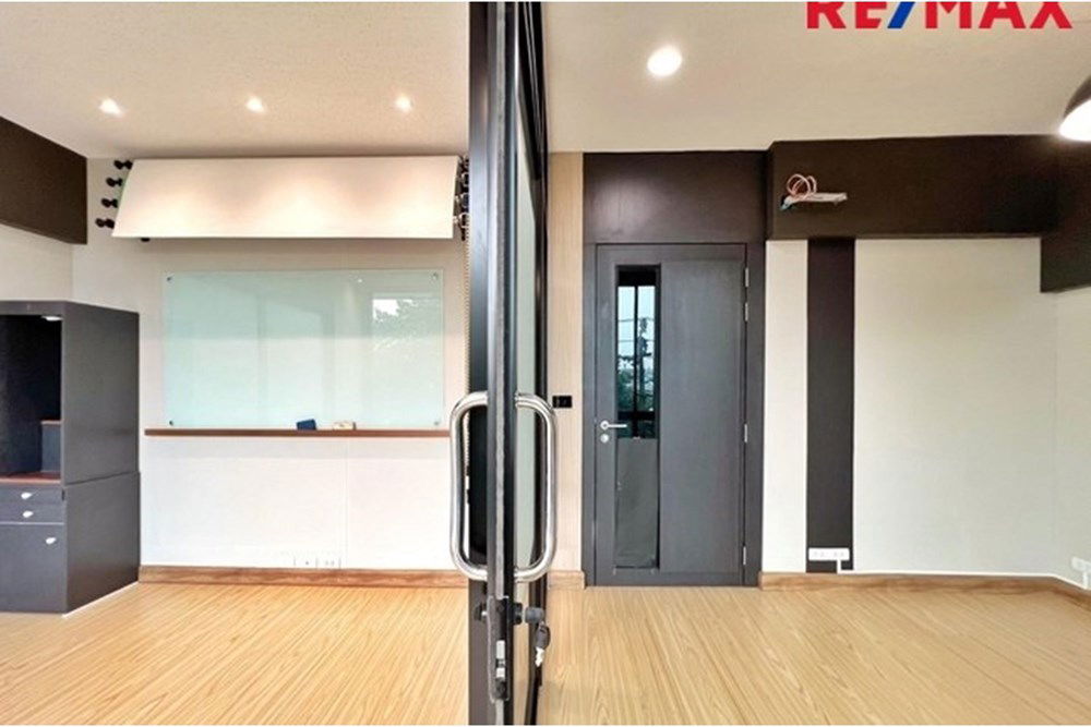 รูป [920091001-1046] ขาย โฮมออฟฟิศหรู 4 ชั้น THE FRONT ลาดพร้าว-รัชดา - รูปที่ 41/80