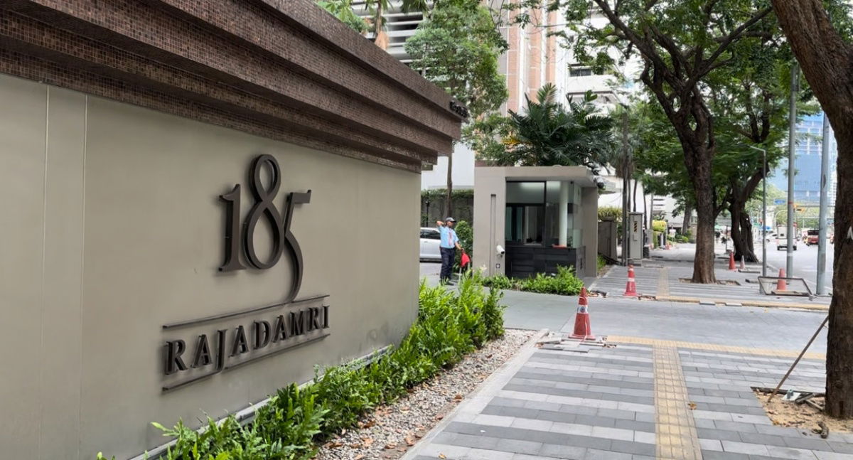 picture HR2992185 Rajadamri For Sale luxury condominium. Located on Rajadamri Road - 41/44