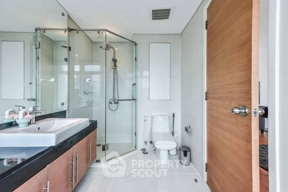 picture 2-BR Condo at Fullerton Sukhumvit near BTS Ekkamai (ID 2429820) - 3/11