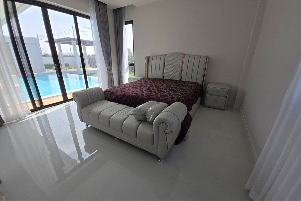picture [920011003-113] Luxury 4-Bed Oasis with Scenic Views in Hua Hin - 33/46