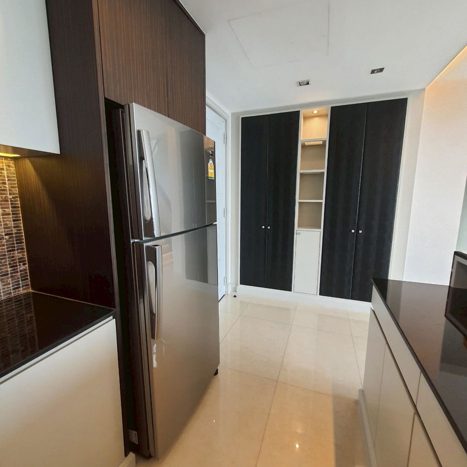 picture LB006 Luxury 2-Storey Penthouse Duplex at The Four Wings Residence Srinakarin with Panoramic City Views on the Top Floor - 9/15