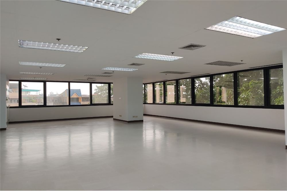 รูป [920271003-569] Office Space near BTS Surasak - รูปที่ 10/15