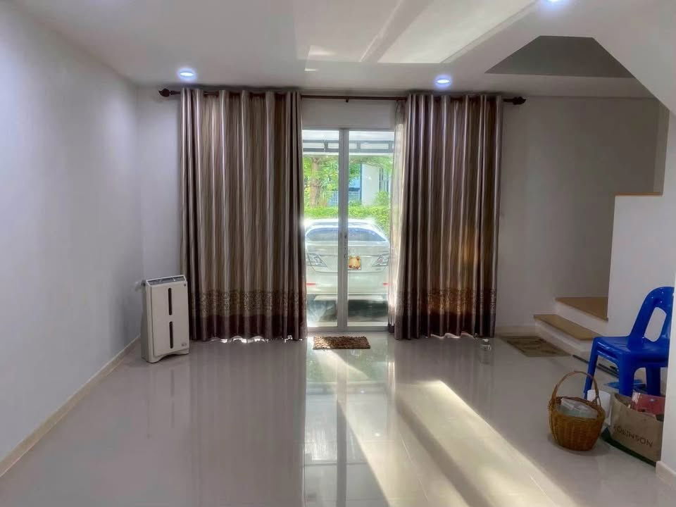 รูป HR2983ให้เช่าทาวน์โฮม 3 ชั้น โครงการลุมพินี ทาวน์ วิลล์ ศรีนครินทร์ – แบริ่งเดินทางสะดวกเพียง 100 เมตร จากรถไฟฟ้า MRTศรีแบริ่ง - รูปที่ 6/11