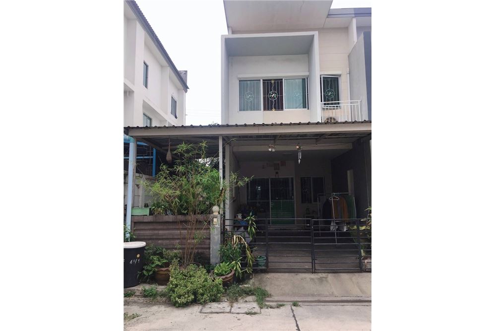 picture [92001002-89] "Luxurious Townhome in Prime Khlong Luang Location" - 2/17