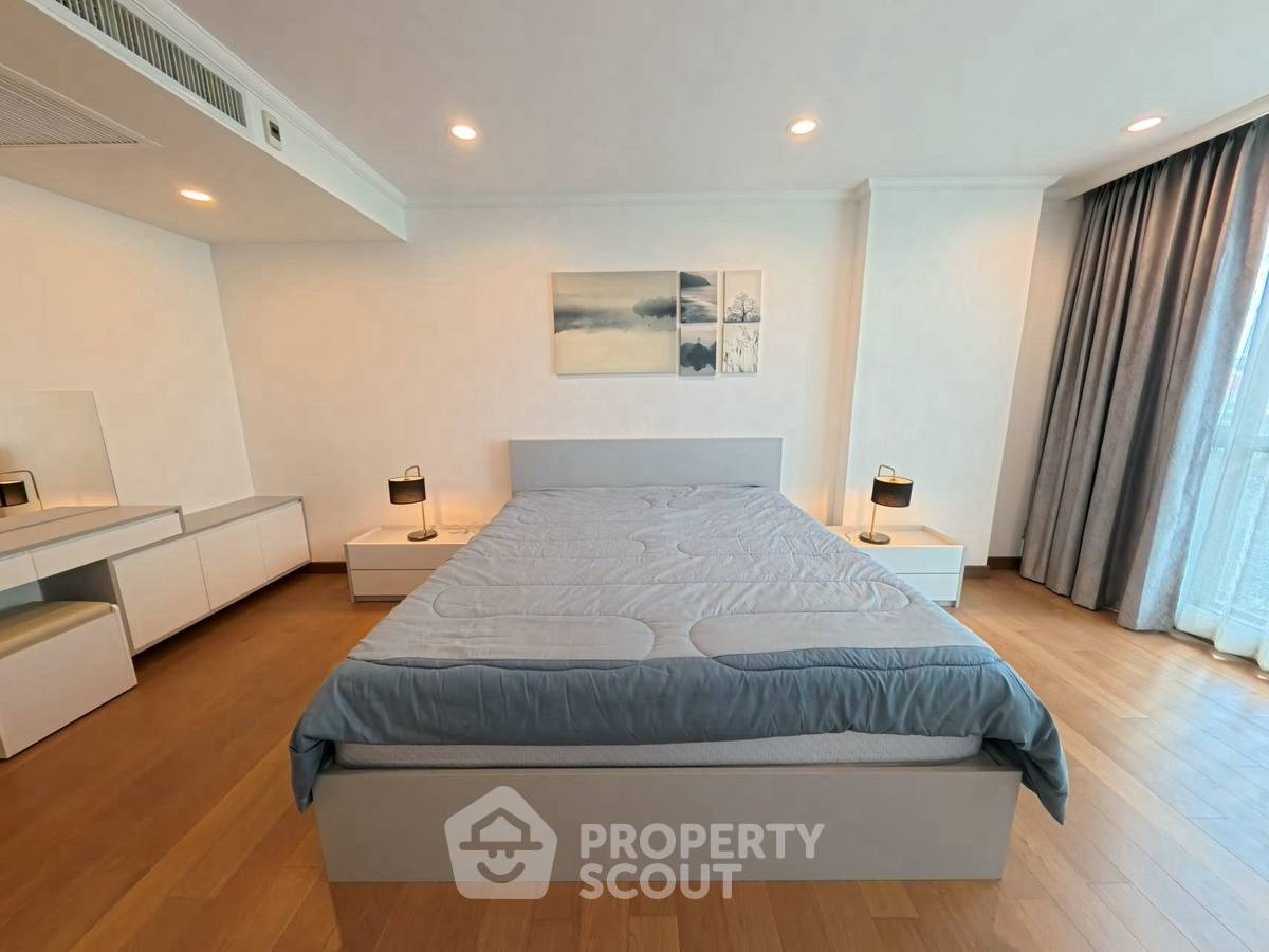 picture 2-BR Condo at Supalai Oriental Sukhumvit 39 near MRT Phetchaburi (ID 2429794) - 4/10