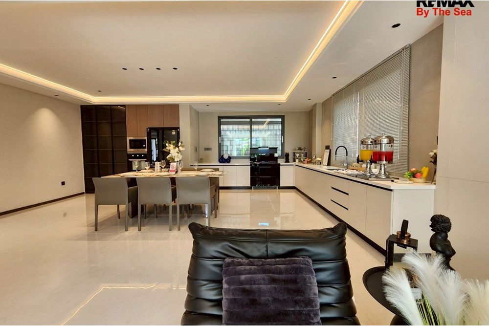 รูป [920611001-368] "วิลล่าหรูใจกลางพัทยา พร้อมสระส่วนตัว" - รูปที่ 12/55