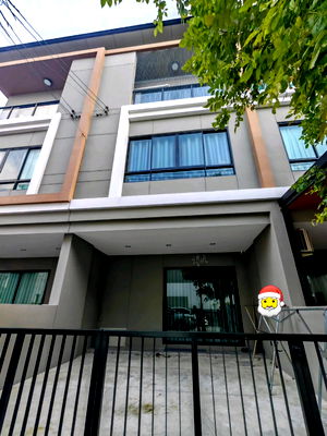 เช่าทาวน์โฮม เขตบางเขน : 📍ให้เช่าทาวน์โฮม 3 ชั้น “Premium Place พหลโยธิน–รามอินทรา” บนถนนเทพรักษ์ 4 ห้องนอน 3 ห้องน้ำ