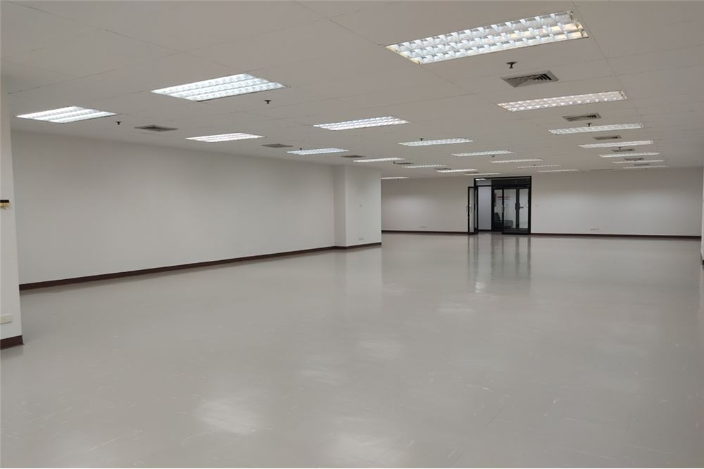 รูป [920271003-569] Office Space near BTS Surasak - รูปที่ 4/15