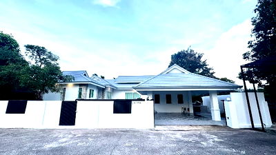 Houses for sale Bangkok : Pool Villa 3Bedrooms 3Bathrooms Pattaya