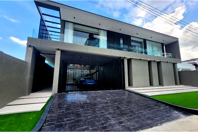 Houses for rent Bang Lamung Chonburi : [920611001-313] Luxurious 5-BR Villa in Serene Jomtien for Rent