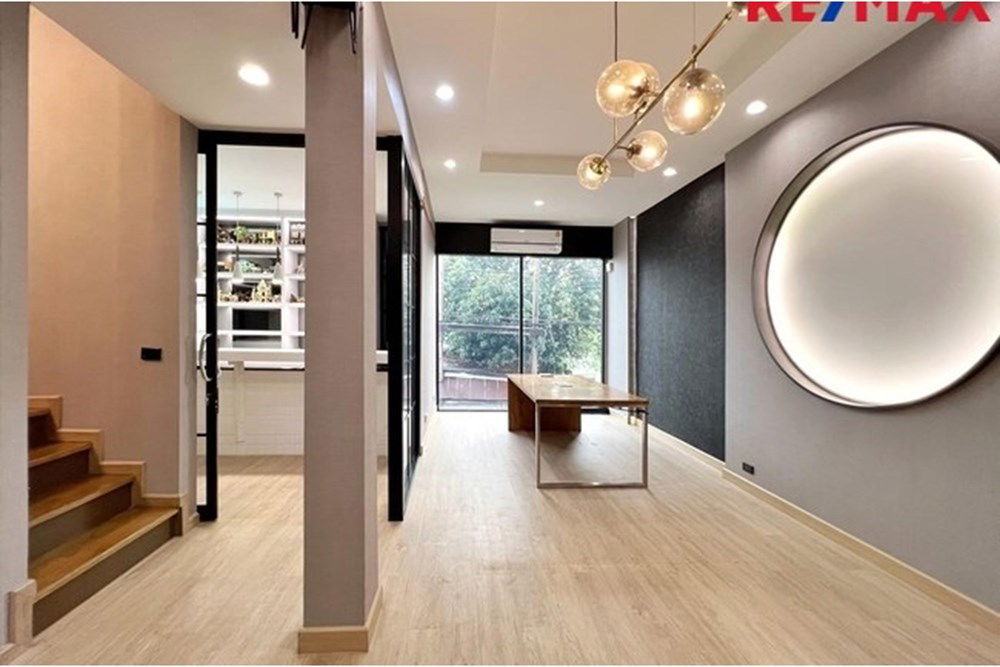 รูป [920091001-1046] ขาย โฮมออฟฟิศหรู 4 ชั้น THE FRONT ลาดพร้าว-รัชดา - รูปที่ 18/80