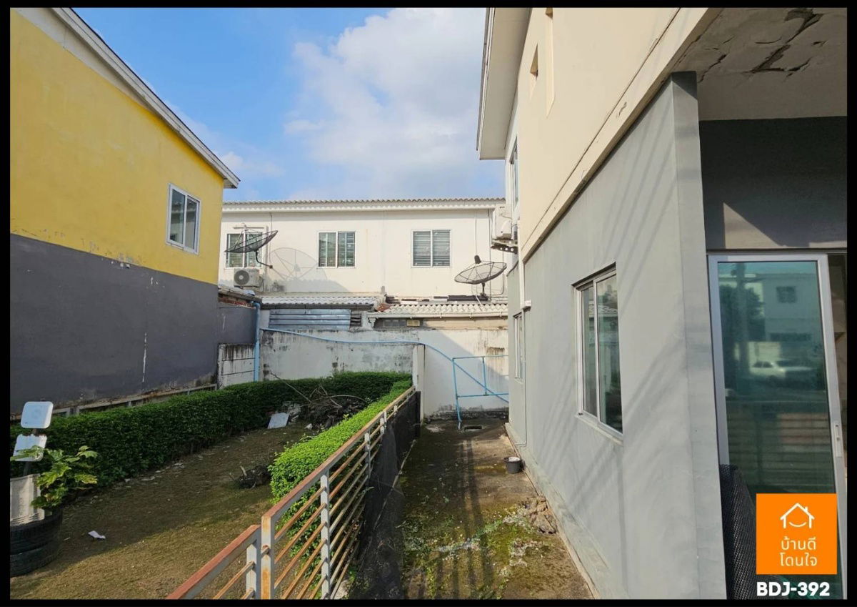 picture Old house, needs renovation, The Connect Chaengwattana 2 (21 sq m), 3 bedrooms, 2 bathrooms, next to the MRT, Muang Thong Thani Lake Station - 7/24