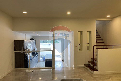 รูป [920071049-1153] ♂️ Phrom Phong Townhouse for Rent: 4+1 Beds, Pool, Gym, 2 Car Park! - รูปที่ 9/40