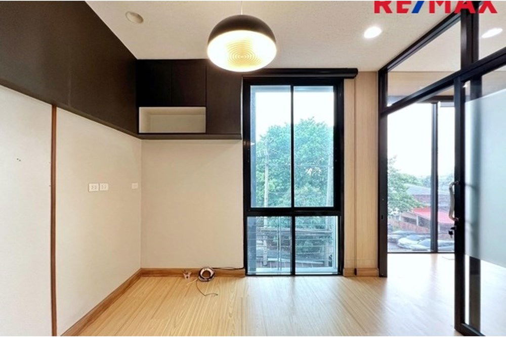 รูป [920091001-1046] ขาย โฮมออฟฟิศหรู 4 ชั้น THE FRONT ลาดพร้าว-รัชดา - รูปที่ 37/80