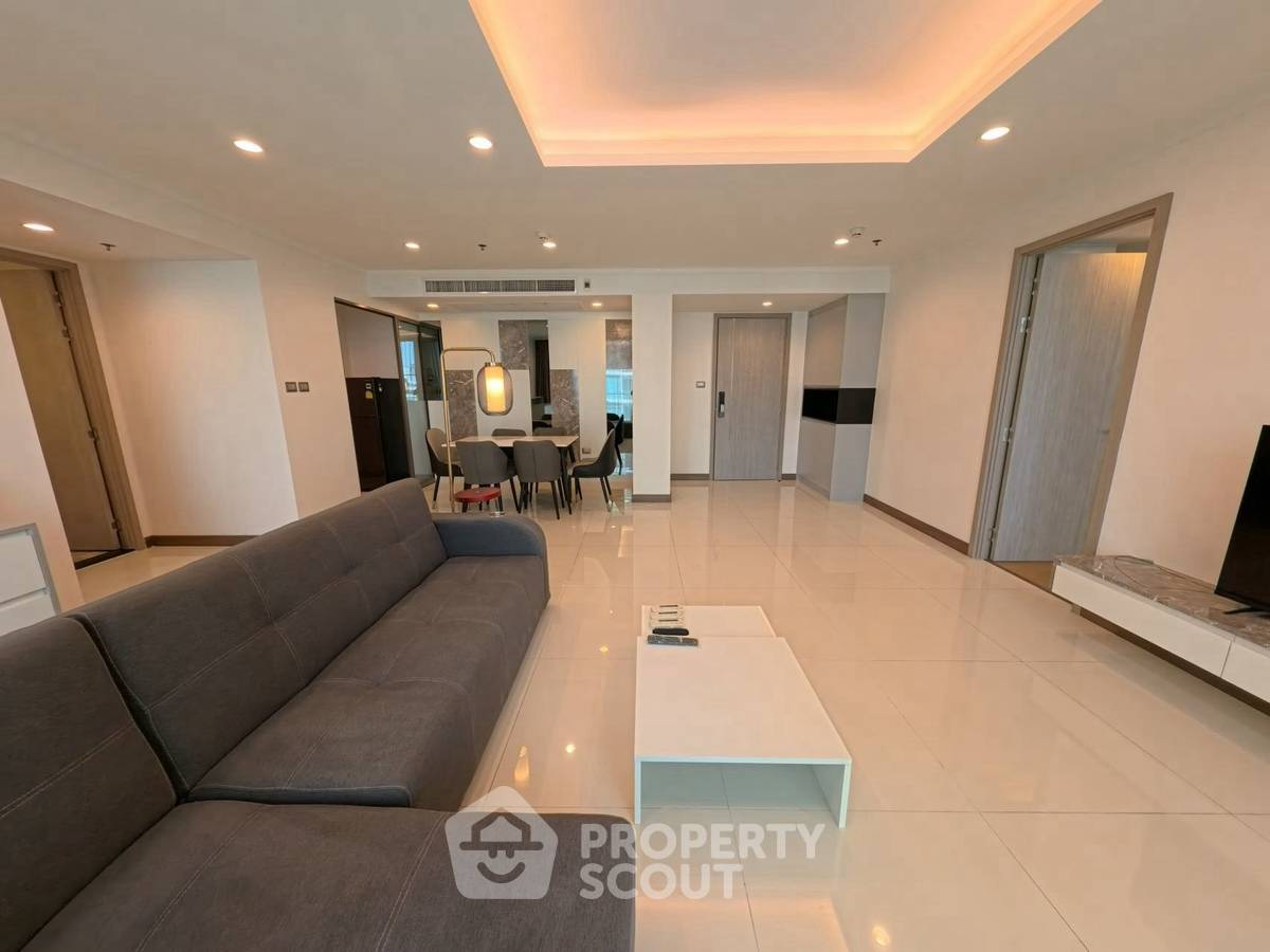 picture 2-BR Condo at Supalai Oriental Sukhumvit 39 near MRT Phetchaburi (ID 2429794) - 2/10