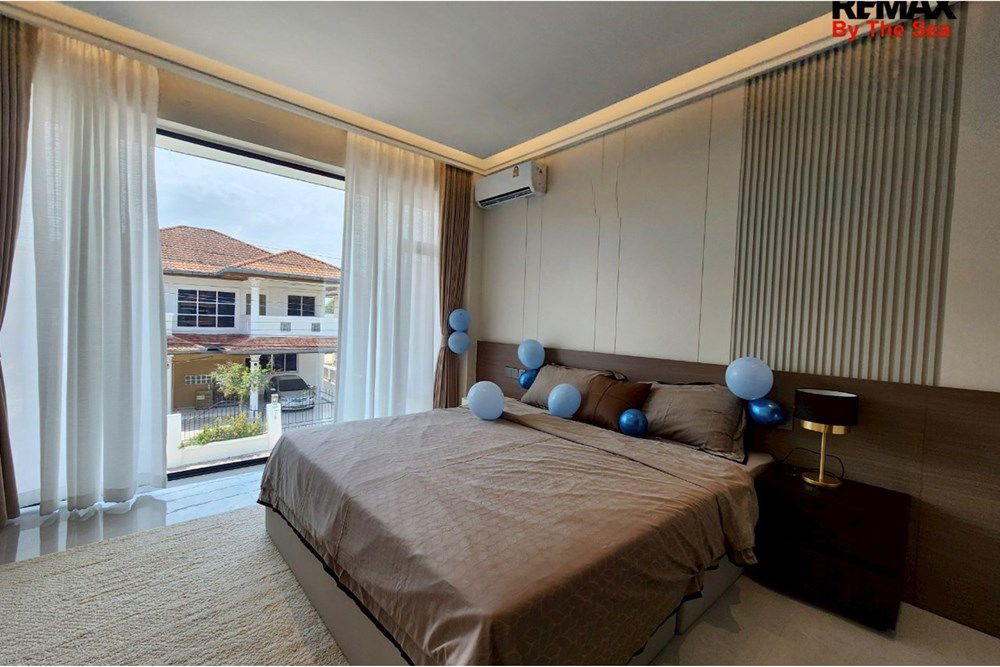 รูป [920611001-368] "วิลล่าหรูใจกลางพัทยา พร้อมสระส่วนตัว" - รูปที่ 51/55