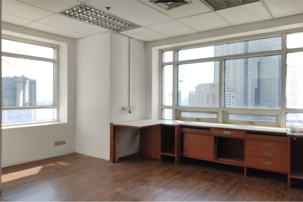 picture [920271003-768] Office Space near BTS Surasak - 2/5