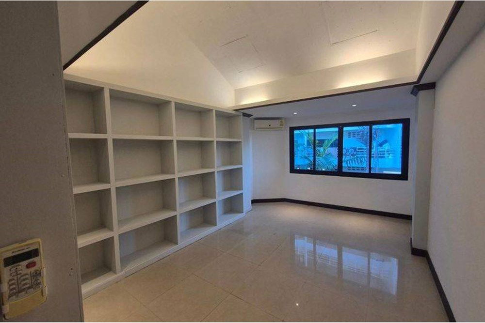 รูป [920471004-896] ทาวน์เฮาส์ 8 ห้องนอนริมชายหาดสำหรับขาย - รูปที่ 3/13