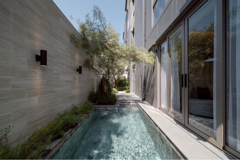 รูป [920071080-68] "ขายทาวน์เฮ้าส์หรู ใจกลางกรุง 3 ชั้น 291 ตร.ม." - รูปที่ 2/6