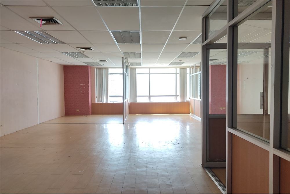 รูป [920271003-770] Office Space near BTS Surasak - รูปที่ 1/7