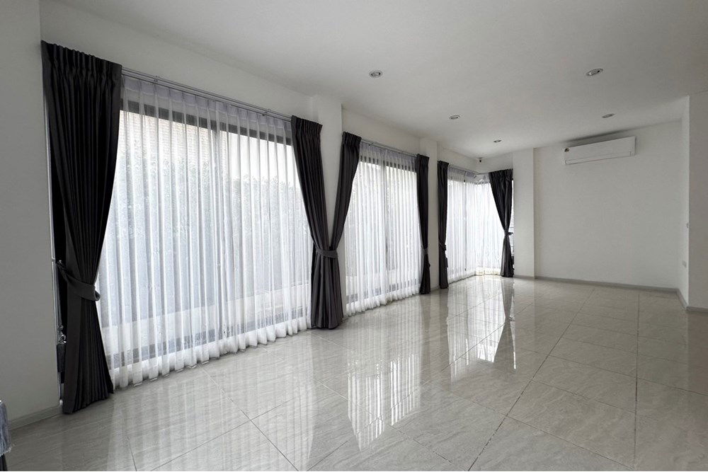 รูป [920071083-66] Spacious Townhouse in Suan Luang with Pool & Gym - รูปที่ 5/22