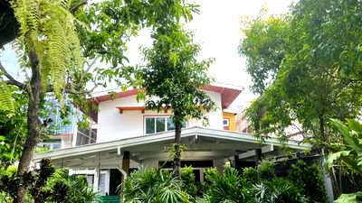 เช่าบ้านเดี่ยว อาคารรัจนาการ : บ้านโมเดินร์คลาสสิกปรัยปรุงใหม่ 2 นอน 200ตรม สาทร เดิน10นาที ถึงบีทีเอสสุรศักดิ์