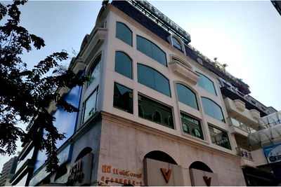 เช่าบ้านเดี่ยว อาคารรัจนาการ : [920271003-513] พื้นที่ออฟฟิศ/โชว์รูมให้เช่า อยู่ใจกลางสีลม ติดถนนใหญ่