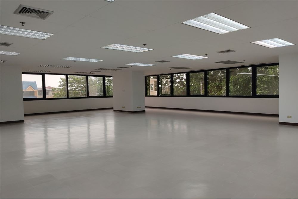 รูป [920271003-569] Office Space near BTS Surasak - รูปที่ 8/15