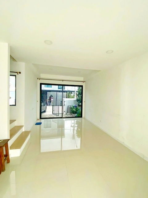 รูป รร.เทคโนโลยีแหลมทอง 1.2 กม. โลตัส วัดไพร่ฟ้า 1กม.ให้เช่า ทาวน์โฮม 2 ชั้น 3 นอน 2 น้ำ รพ.ปทุมธานี 3.6 กม.ถ. กรุงเทพ-ปทุมธานี - รูปที่ 7/8