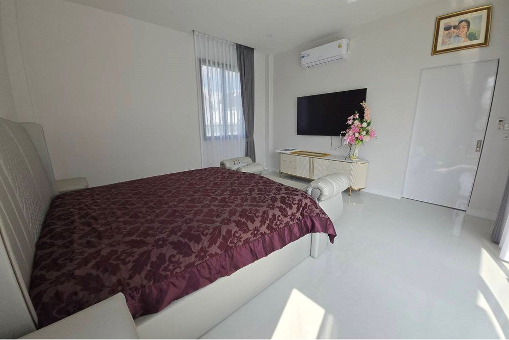 picture [920011003-113] Luxury 4-Bed Oasis with Scenic Views in Hua Hin - 34/46