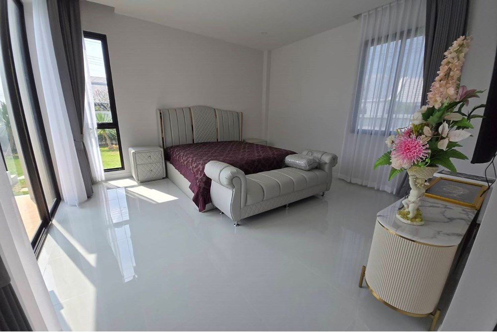 picture [920011003-113] Luxury 4-Bed Oasis with Scenic Views in Hua Hin - 35/46