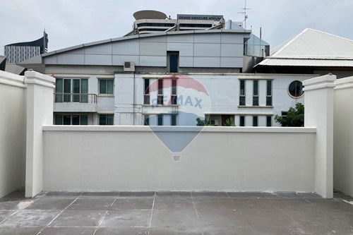 รูป [920071049-1153] ♂️ Phrom Phong Townhouse for Rent: 4+1 Beds, Pool, Gym, 2 Car Park! - รูปที่ 12/40