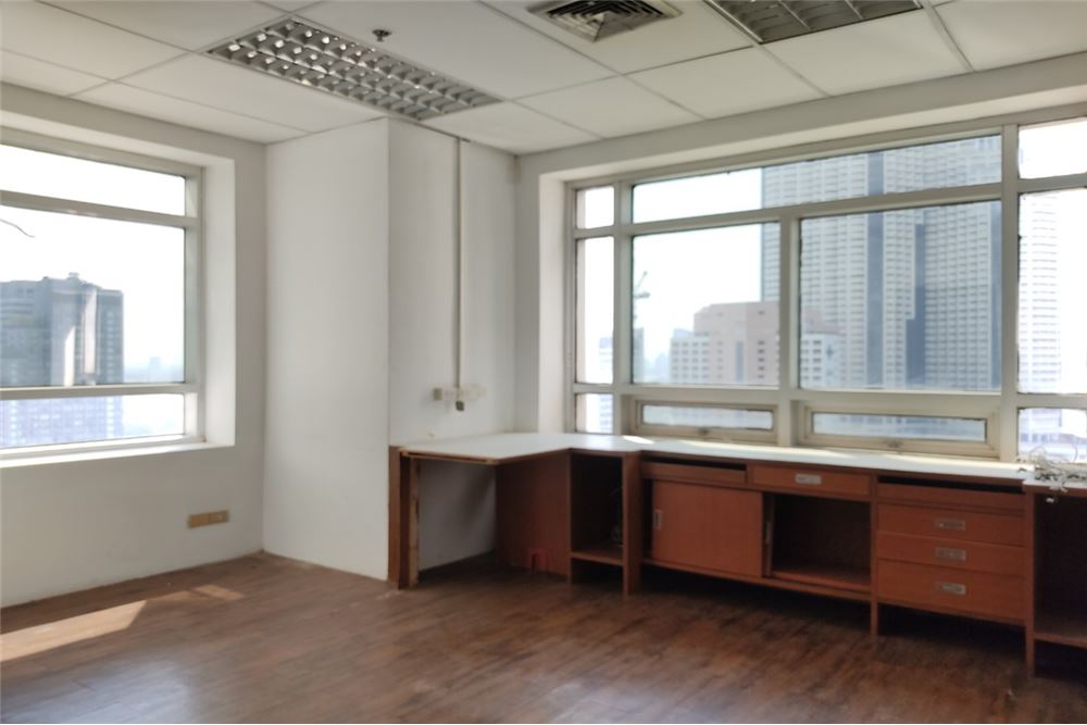 รูป [920271003-768] Office Space near BTS Surasak - รูปที่ 1/5