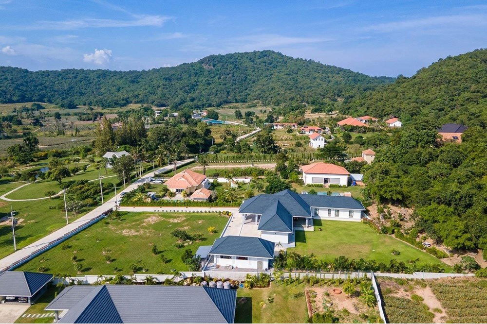 รูป [920011003-107] Luxury House for sale in HuaHin - รูปที่ 8/66