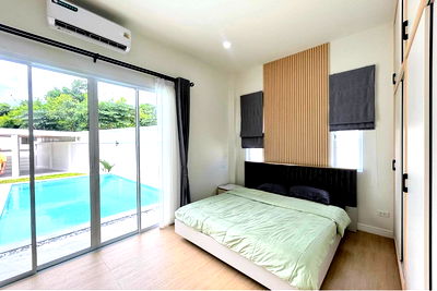 Houses for rent Bang Lamung Chonburi : [920471004-1024] Modern 3 Bedroom Pool Villa House near Mabprachan Lake for rent