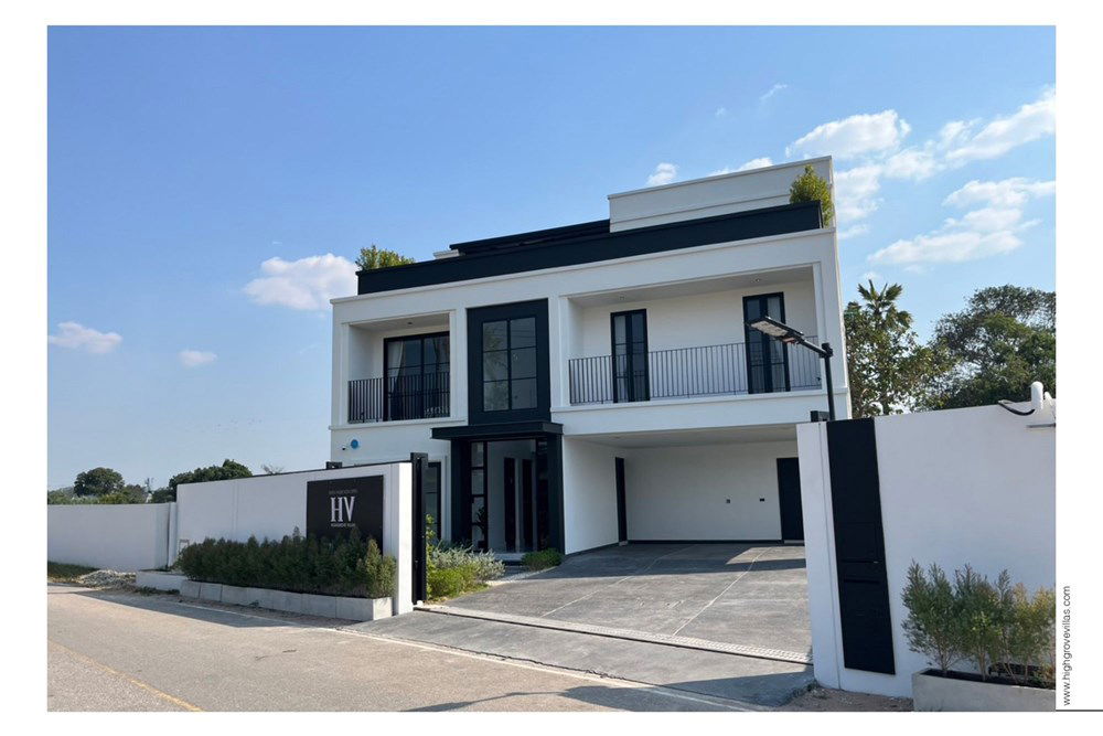 picture [920311028-292] Luxury British Executive Home - 2/33