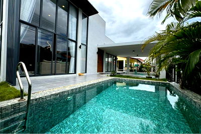 บ้านเดี่ยว ทิฟฟานี่โชว์ พัทยา  : [920471004-979] วิลล่าพูลวิลล่าส่วนตัว ดีไซน์ทันสมัย ​​เพดานสูง - นาเกลือ