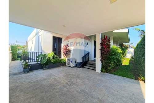 รูป [920601001-62] Brand New Villa Luxury Modern Thai Design in Sam Phra Ya For Sale - รูปที่ 4/41