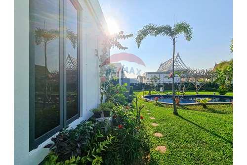 รูป [920601001-62] Brand New Villa Luxury Modern Thai Design in Sam Phra Ya For Sale - รูปที่ 12/41