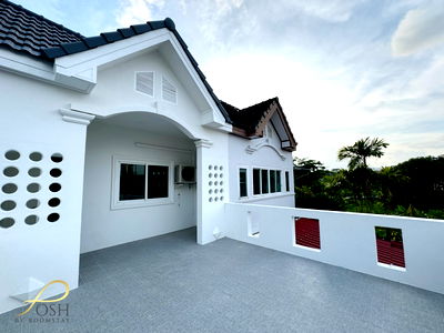 ทาวน์โฮม ภูเก็ต : หมู่บ้านณัฐกมล กู้กู, รัษฎา - บ้านทาวน์เฮาส์ 2 ชั้น รีโนเวทใหม่ ใกล้สี่แยกราชภัฏเพียงแค่5นาที มาพร้อมพื้นที่ระเบียงกว้าง มองเห็นวิวตัวเมืองจากชั้น 2