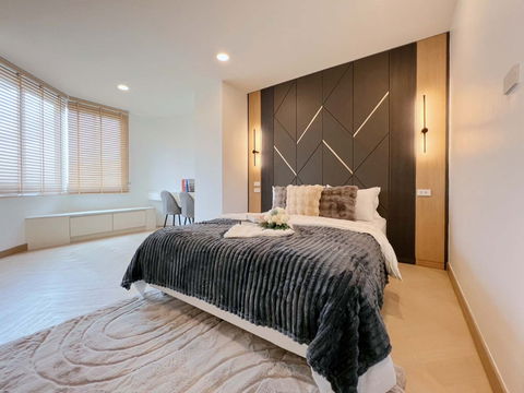 Looking for investors to buy a condo with a 10% return, targeting foreign tenants, near Nimman Road, Chiang Mai.