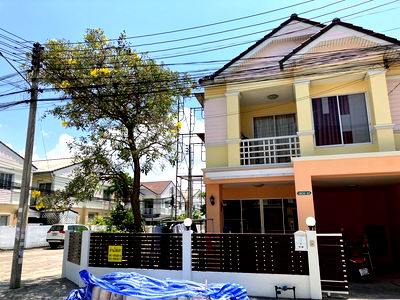 เช่าบ้านแฝด นิคมปิ่นทอง : ให้เช่าบ้าน ทาวน์เฮ้าส์ 2 ชั้น ใกลั ม.เกษตร ศรีราชา