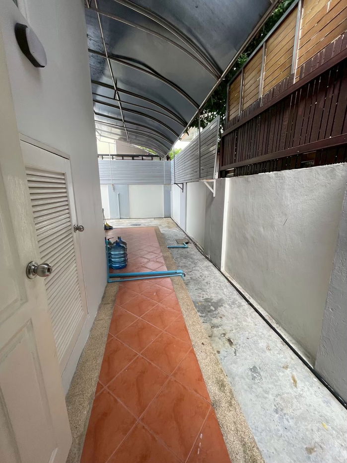 picture Discover comfortable living in this beautifully furnished two-story detached home—now available for rent and ready for you to move in right away. - 29/29