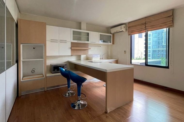3-bed home office for sale, 320 sqm, 41.6 sq wah, Baan Klang Krung Office