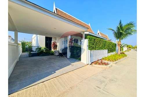 รูป [920601001-62] Brand New Villa Luxury Modern Thai Design in Sam Phra Ya For Sale - รูปที่ 3/41