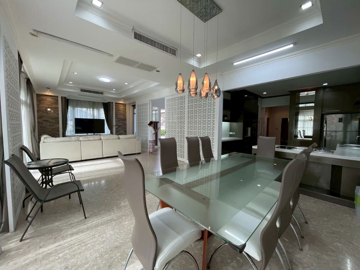 picture Discover comfortable living in this beautifully furnished two-story detached home—now available for rent and ready for you to move in right away. - 17/29