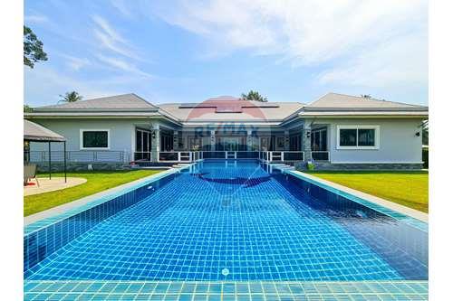รูป [920601001-58] 5 Bed 6 Bath Luxury Private Pool Villa in Hua Hin, Thap Tai For Sale - รูปที่ 1/20